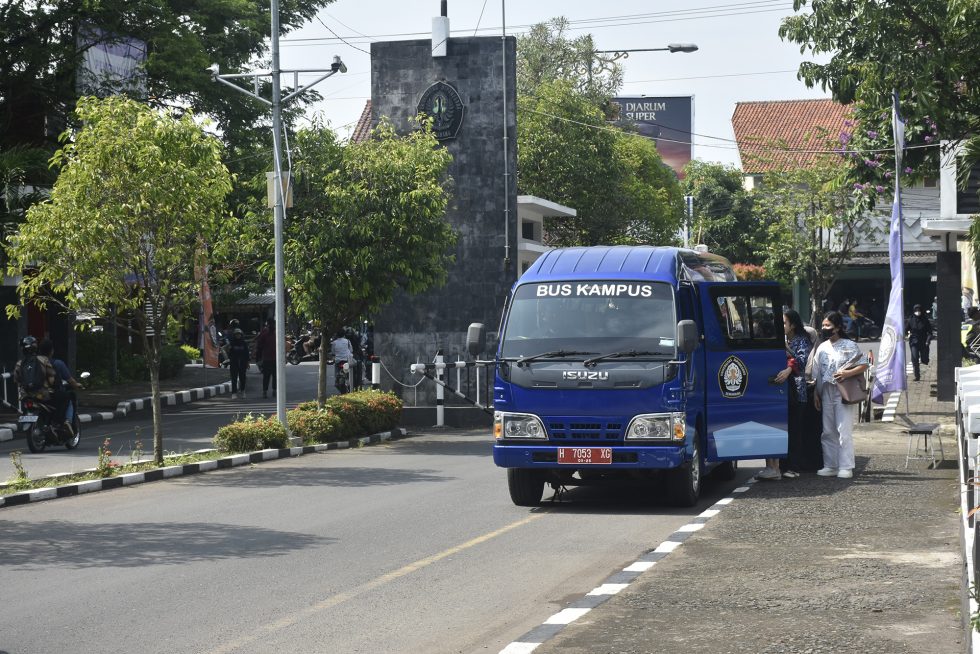 The Presence of Campus Buses at Universitas Diponegoro