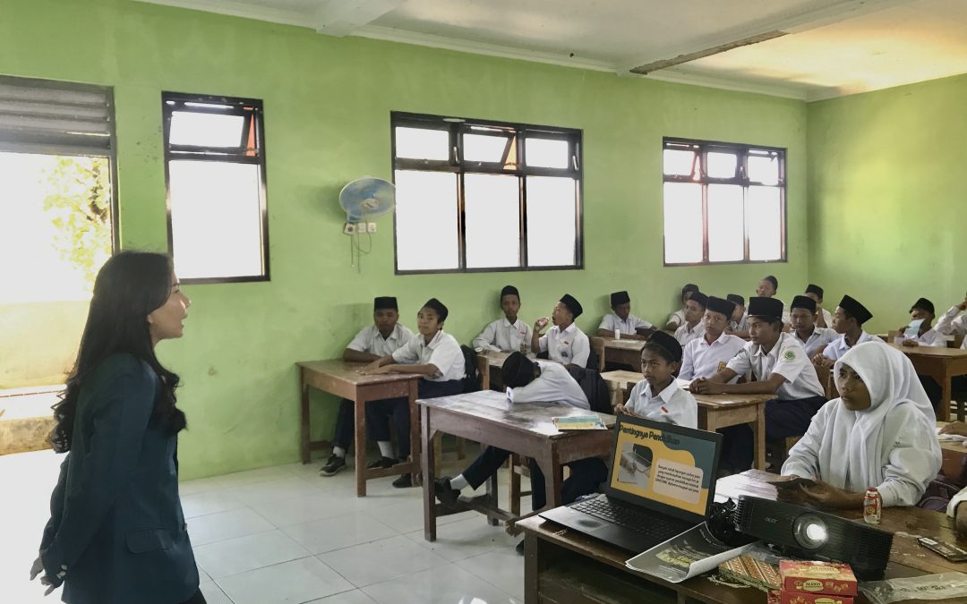 SATU LANGKAH UNTUK SERIBU PERUBAHAN! MAHASISWI KKN UNDIP BERIKAN EDUKASI PENTINGNYA MELANJUTKAN PENDIDIKAN KE JENJANG YANG LEBIH TINGGI