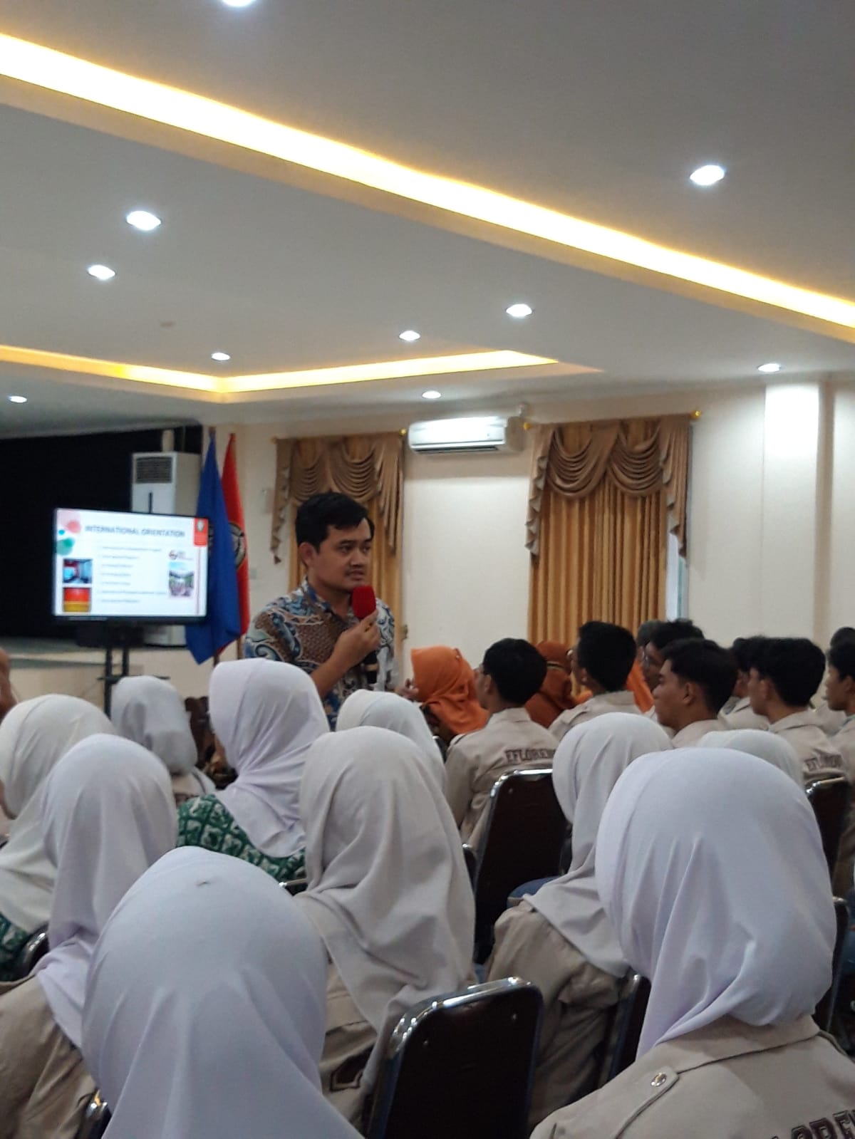 Diponegoro University Faculty of Law received a visit from MAN 2 Jakarta City