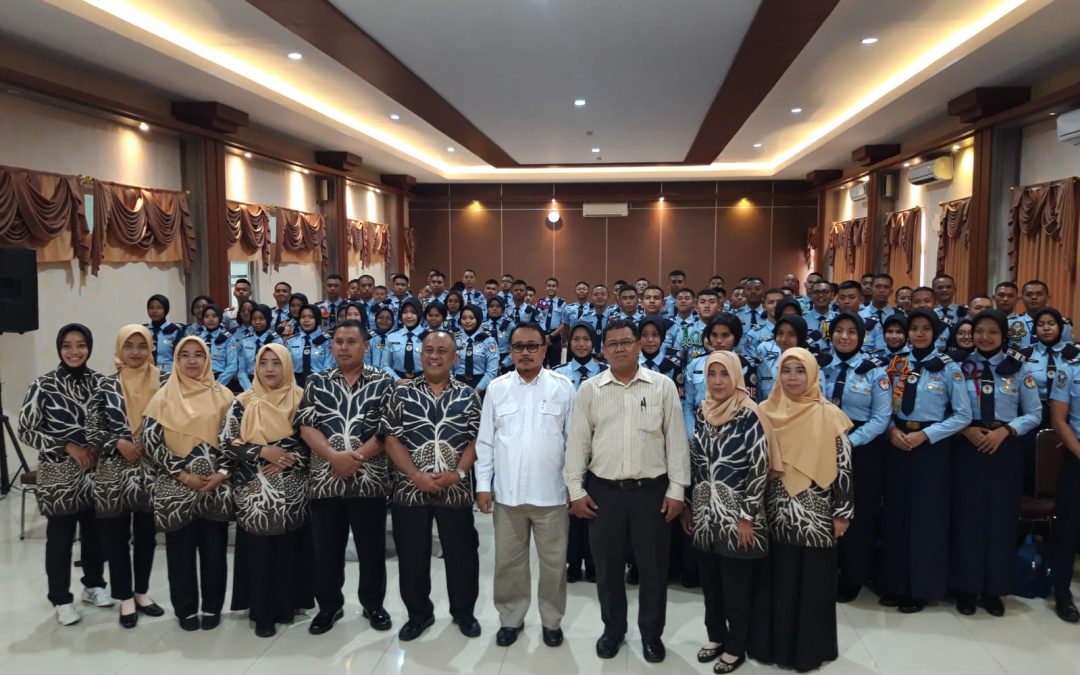 EDUCATIONAL TOUR OF HIGH SCHOOL 1 TARUNA MADANI EAST JAVA AT UNDIP FACULTY OF LAW